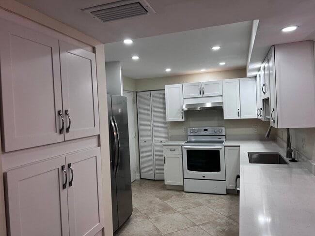 6000 NW 2nd Ave in Boca Raton, FL - Building Photo - Building Photo