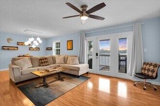 101 Pompano Dr SE in St. Petersburg, FL - Foto de edificio - Building Photo