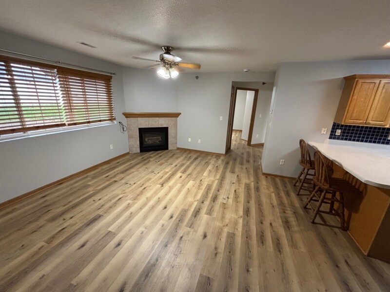 5908 Sutton Pl, Unit 1 in Urbandale, IA - Building Photo