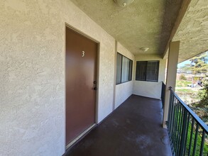 31975 Yucaipa Blvd in Yucaipa, CA - Foto de edificio - Building Photo