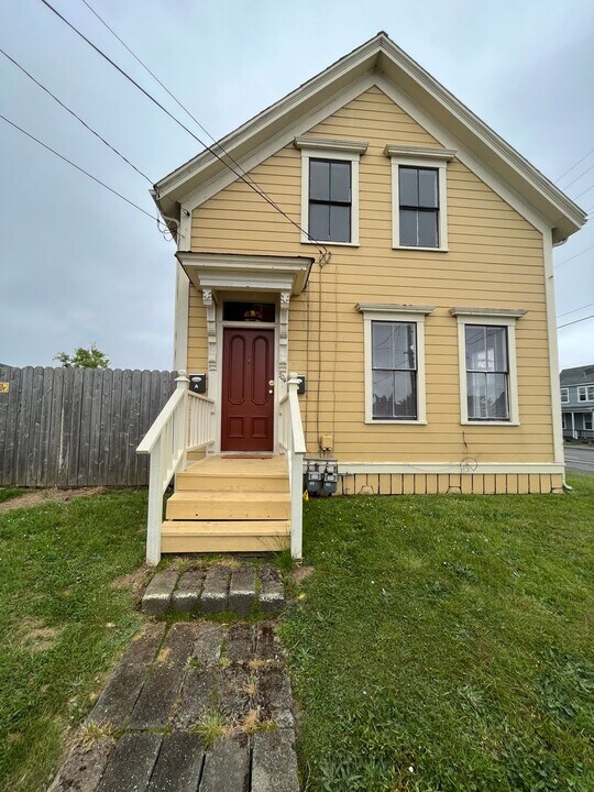 704 M St in Eureka, CA - Building Photo
