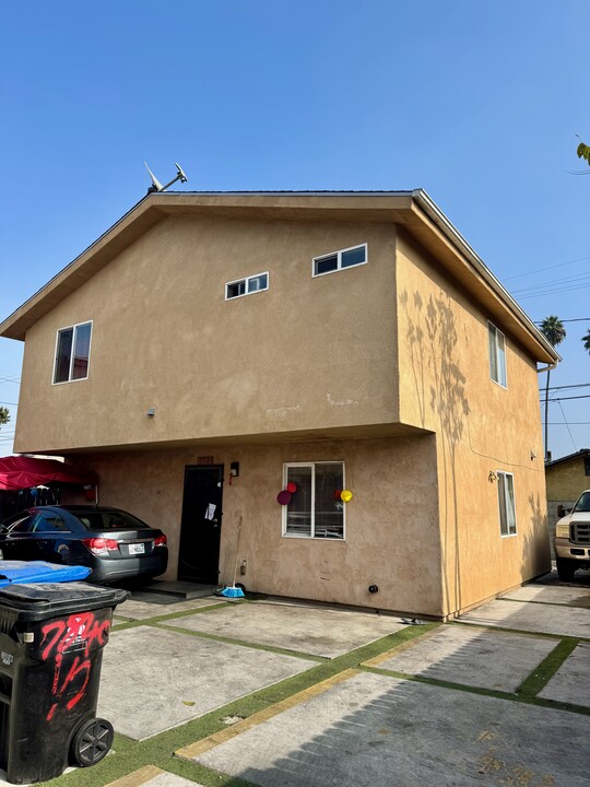 7840 S San Pedro St in Los Angeles, CA - Building Photo