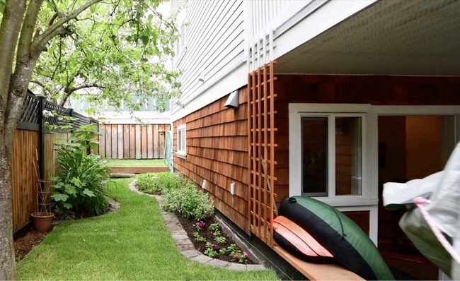 965 Humboldt St in Victoria, BC - Building Photo - Building Photo