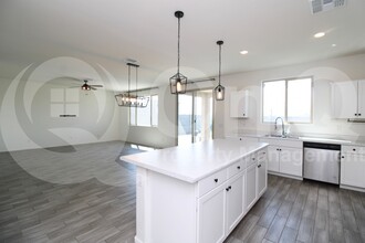621 E Elm Ln in Avondale, AZ - Building Photo - Building Photo