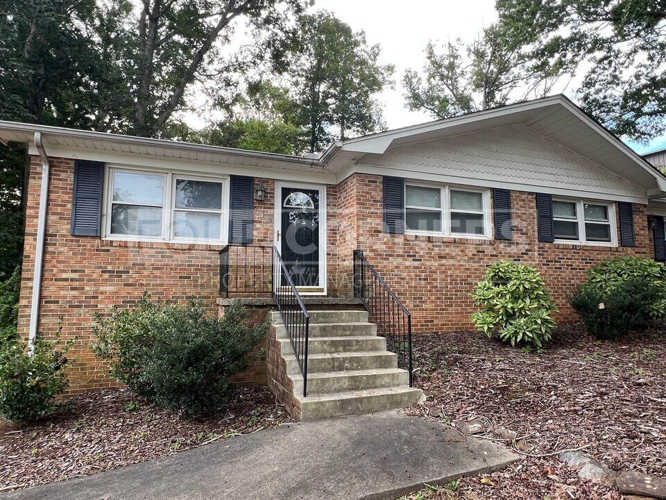 919 Fisher Cir in Asheboro, NC - Building Photo
