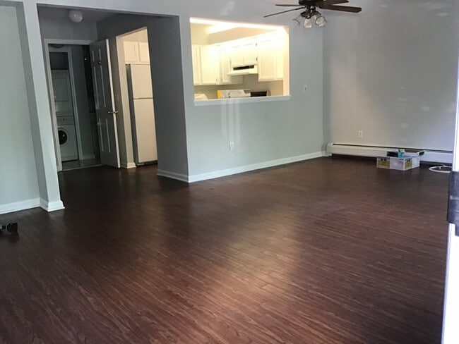 1465 E Putnam Ave in Greenwich, CT - Building Photo - Building Photo