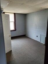 653 Duss Ave, Unit Rear One in Ambridge, PA - Building Photo - Building Photo