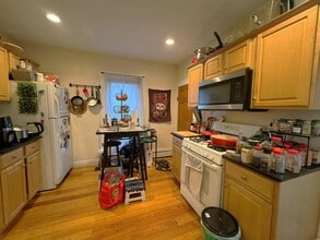 40 Chester St, Unit 1R in Somerville, MA - Building Photo - Building Photo