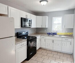 302 Cooper St in San Antonio, TX - Building Photo - Building Photo