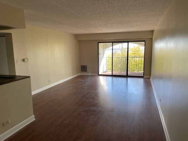 350 Plum Creek Dr in Wheeling, IL - Building Photo - Building Photo