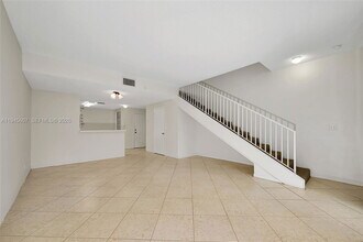 1210 Sorrento Dr in Weston, FL - Foto de edificio - Building Photo