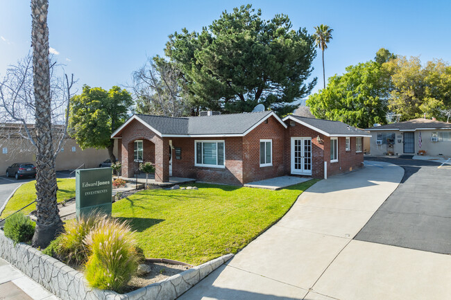 945 East Route 66 in Glendora, CA - Foto de edificio - Building Photo