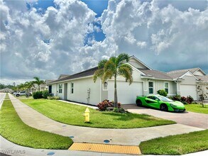 1064 Tranquil Brk Dr in Naples, FL - Foto de edificio - Building Photo