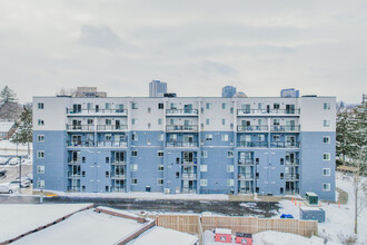 Spurline Flats in Waterloo, ON - Building Photo - Building Photo