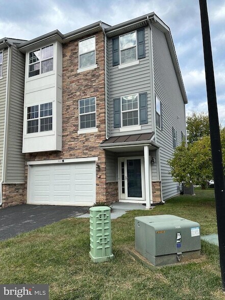 526 S Twin Lakes Blvd, Unit AUCMUM in Newark, DE - Building Photo