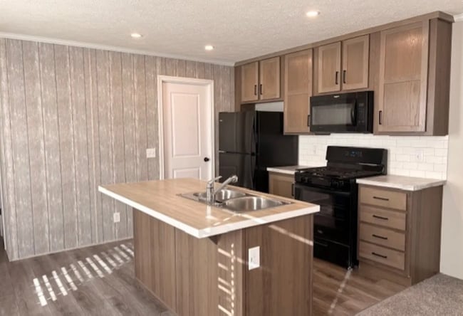 251 N Chevalier Dr in Howell, MI - Foto de edificio - Building Photo