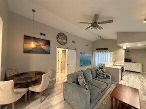 13717 Lazy Oak Dr in Tampa, FL - Building Photo - Building Photo
