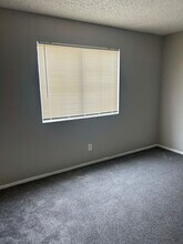 1954 Nebula Dr in Las Vegas, NV - Building Photo - Building Photo