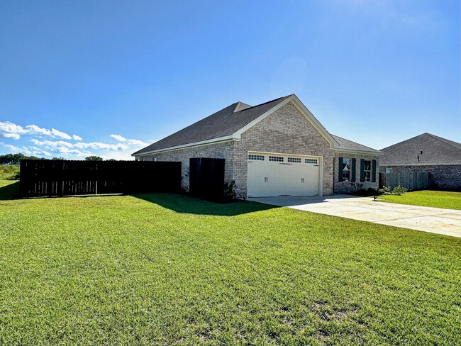 310 Gritney Rd in Daleville, AL - Foto de edificio - Building Photo