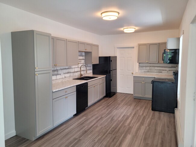 137 Federal St in St. Albans, VT - Building Photo - Building Photo