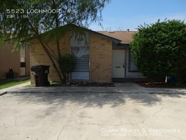5523 Lochmoor-Unit -#1 in San Antonio, TX - Building Photo