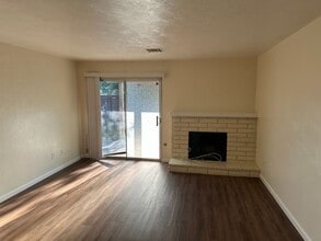 2902 S University St in Visalia, CA - Building Photo - Building Photo