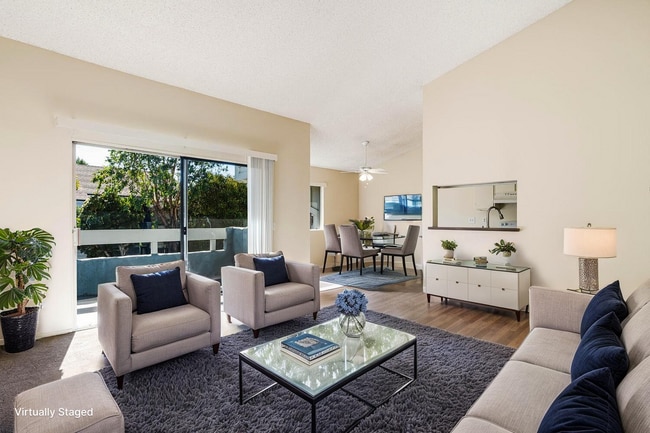 Villa Marina Apartments in Oxnard, CA - Foto de edificio - Building Photo