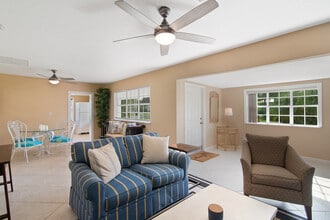 1441 5th Ct in Vero Beach, FL - Foto de edificio - Building Photo