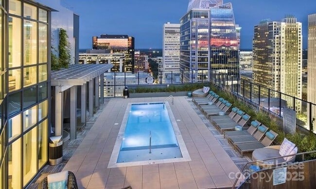 225 S Poplar St, Unit A4 in Charlotte, NC - Building Photo - Building Photo