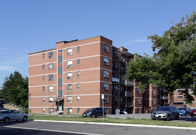 Parkside Apartments in Hamilton, ON - Building Photo - Building Photo