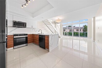 2000 Bay Dr in Miami Beach, FL - Foto de edificio - Building Photo