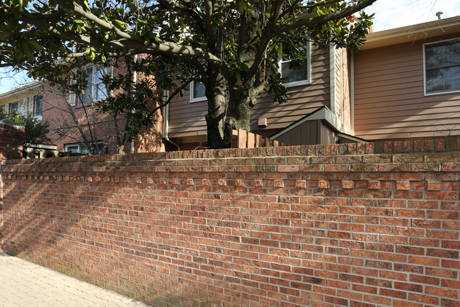 Opra House Square in Lexington, KY - Foto de edificio - Building Photo