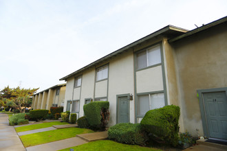 Riviera West Chester Apartments in Bakersfield, CA - Building Photo - Building Photo