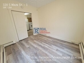 320 S Main St in Hartford, VT - Building Photo - Building Photo