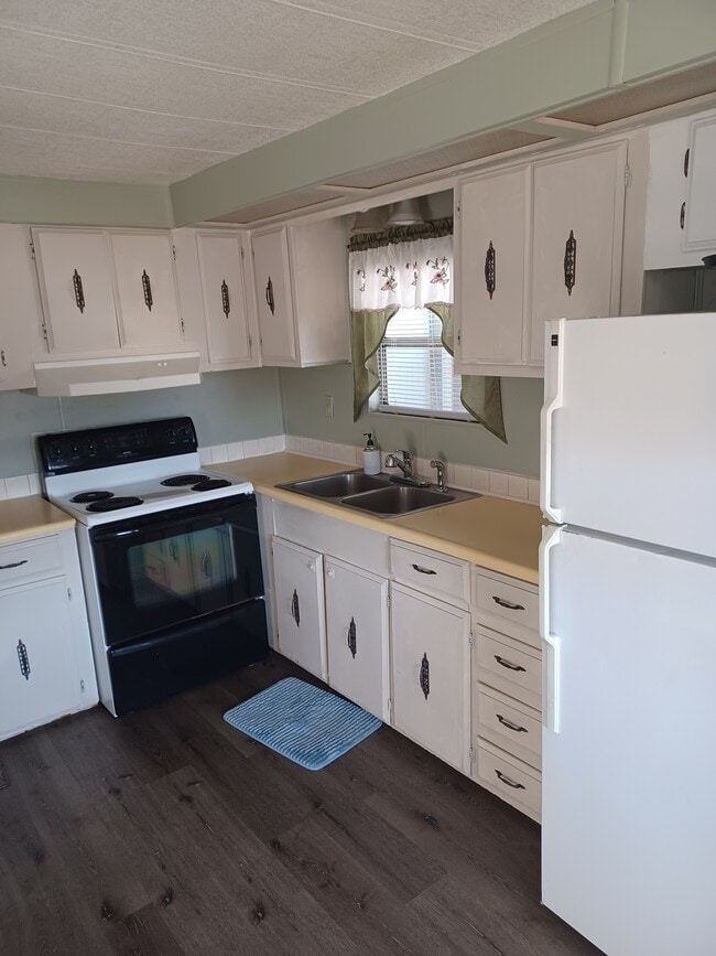 37829 Easy Ave in Zephyrhills, FL - Building Photo - Building Photo