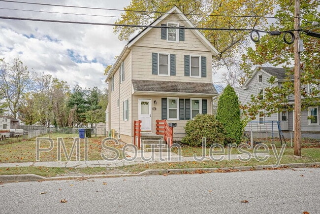 121 Oak St in Woodbury, NJ - Building Photo - Building Photo
