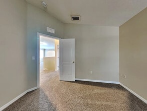 8525 Quarter Horse Dr in Riverview, FL - Building Photo - Building Photo