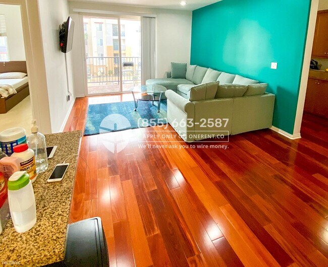 360 W Ave 26-Unit -Unit 327 in Los Angeles, CA - Foto de edificio - Building Photo