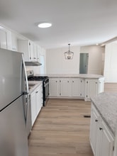 512 Rock Creek Rd in Hot Springs, AR - Foto de edificio - Building Photo