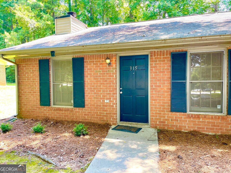 315 Chase Dr in Fayetteville, GA - Building Photo
