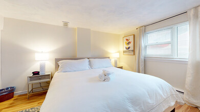 79 Chestnut St, Unit 1 in Brookline, MA - Foto de edificio - Building Photo