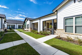 Larkspur at Creekside a 55+ Active Adult Community in New Braunfels, TX - Foto de edificio - Building Photo