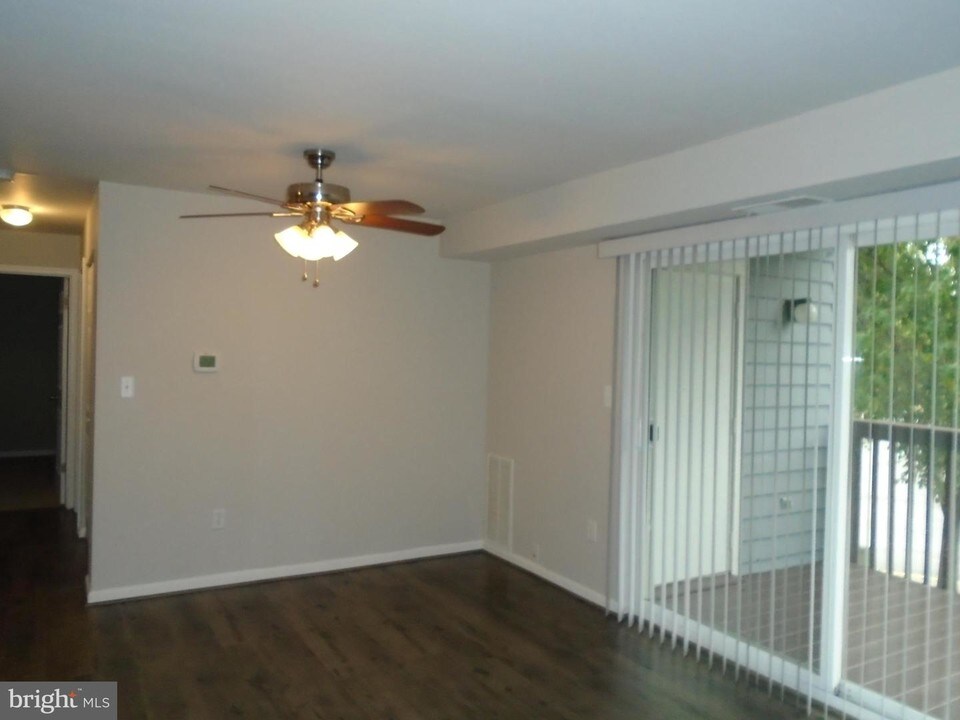 6800 Rapid Water Way-Unit -201 in Glen Burnie, MD - Foto de edificio