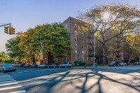 221 McDonald Ave in Brooklyn, NY - Foto de edificio - Building Photo