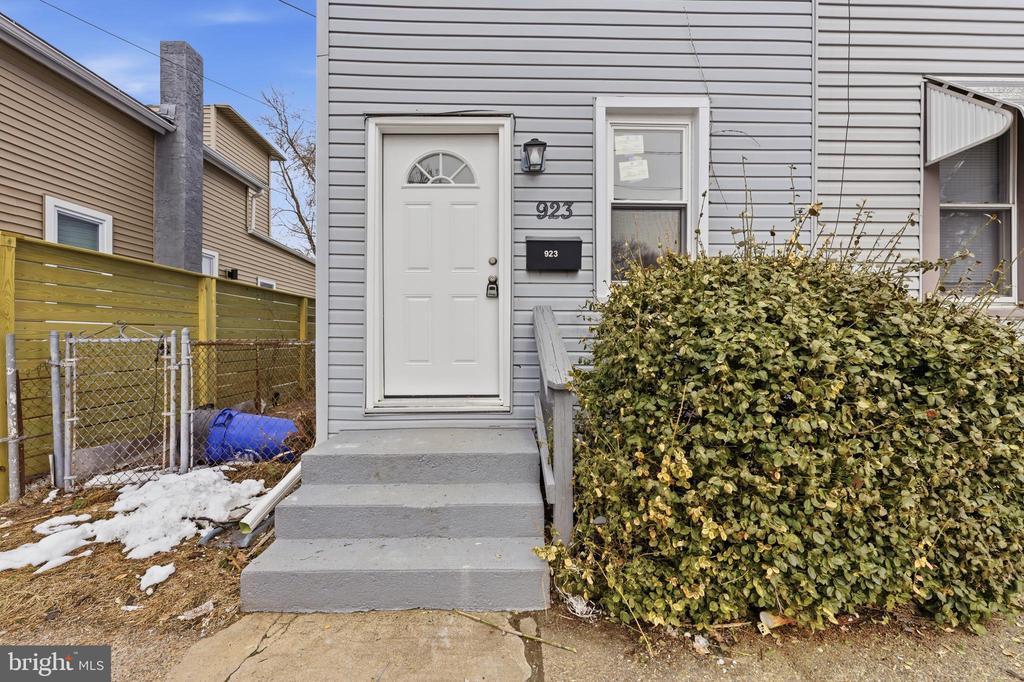 923 Ridgeway St in Gloucester City, NJ - Building Photo