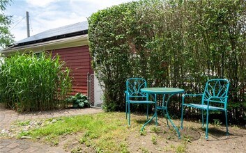 446 Broadway, B in Newport, RI - Building Photo - Building Photo