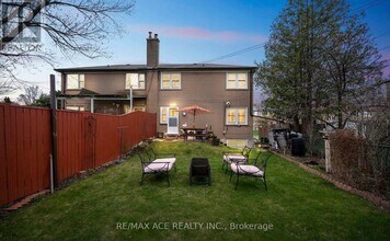 25 Overture Rd in Toronto, ON - Building Photo - Building Photo