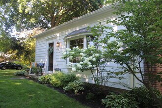 275 Woodland Dr in South Lyon, MI - Building Photo - Building Photo