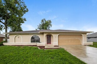 433 SE 13th Pl in Cape Coral, FL - Building Photo