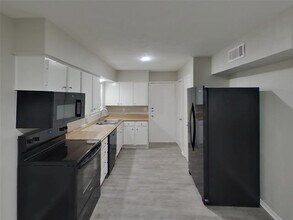 3221 Edgebrook Dr in Mesquite, TX - Building Photo - Building Photo
